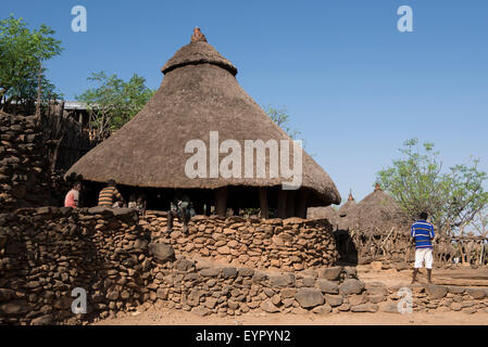 Maison communale ou mora dans un village Konso Konso, région, l'Ethiopie Banque D'Images