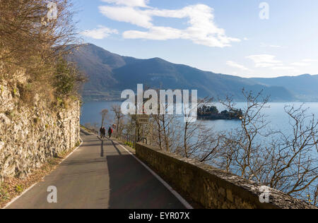 L'Italie, la Lombardie, le lac d'Iseo, Isola di Loreto vue depuis le Monte Isola Banque D'Images