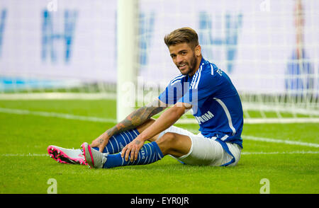 Gelsenkirchen, Allemagne. 09Th Aug 2015. Schalke's Junior Caicara réagit au cours d'un match amical de football entre le FC Schalke 04 et le FC Twente Enschede au Veltins Arena à Gelsenkirchen, Allemagne, 02 août 2015. Photo : GUIDO KIRCHNER/dpa/Alamy Live News Banque D'Images