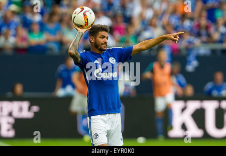 Gelsenkirchen, Allemagne. 09Th Aug 2015. Schalke's Junior Caicara réagit au cours d'un match amical de football entre le FC Schalke 04 et le FC Twente Enschede au Veltins Arena à Gelsenkirchen, Allemagne, 02 août 2015. Photo : GUIDO KIRCHNER/dpa/Alamy Live News Banque D'Images