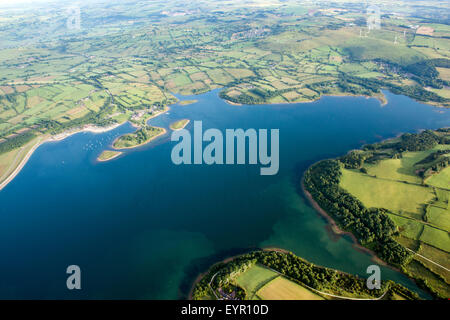 Image aérienne Carsington Water et le Peak District, dans le Derbyshire, Angleterre, Royaume-Uni Banque D'Images