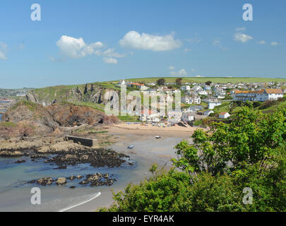 Le chemin côtier du sud-ouest sur la côte du sud du Devon, England, UK Banque D'Images