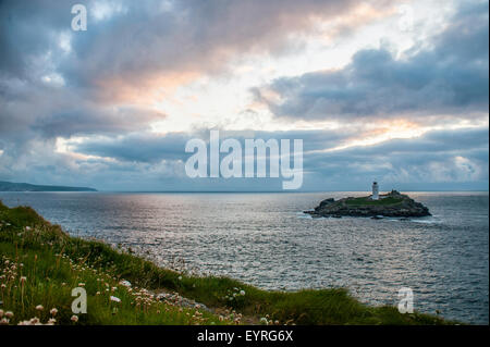 Le phare de Godrevy dans la baie de St Ives sur le Nord Ouest Cornish Côte Atlantique. Banque D'Images