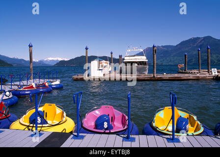 Bateaux tamponneurs sur le lac Harrison, Harrison Hot Springs, en Colombie-Britannique, British Columbia, Canada Banque D'Images