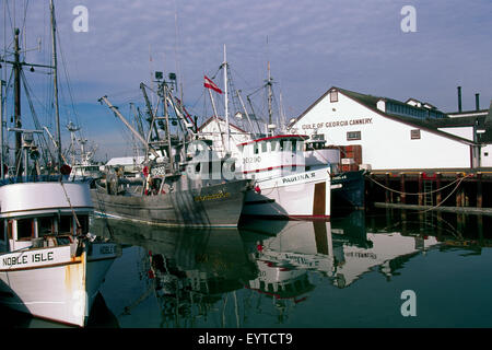 Bateau de pêche commercial quai Fraser River, lieu historique national Gulf of Georgia Cannery, Steveston (Colombie-Britannique), Canada Banque D'Images