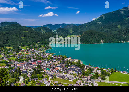 L'Autriche Salzburger Land (ferderal, état de l'Autriche), Salzkammergut (resort), le lac Wolfgangsee, Sankt Gilgen, local Vue, Vue de l'Weißwand (montagne) Banque D'Images