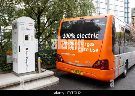 Métro de charge électrique sans navette service de bus dans le centre-ville de Manchester England UK Banque D'Images