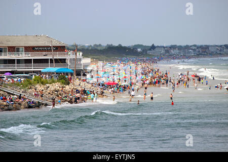 Des foules de gens profiter d'une journée d'été à Ogunquit Beach, Maine Banque D'Images