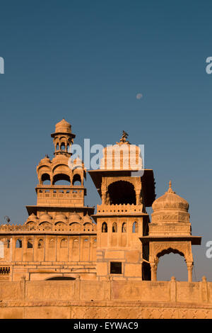 Tours de Mandir Palace Hotel, Royal Palace, Udaipur, Rajasthan, Inde Banque D'Images