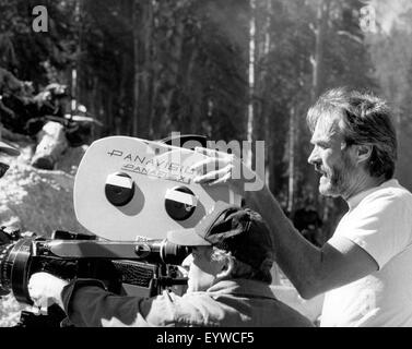 Clint Eastwood sur le tournage Pale Rider Année : 1985 USA Réalisateur : Clint Eastwood Shooting photo Banque D'Images