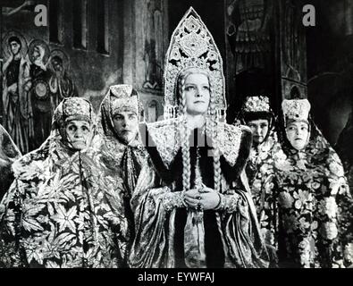 Ivan Groznyy ; Ivan le Terrible - Partie I ; Année : 1945 ; Directeur de l'Union soviétique : Sergei M. Eisenstein ; Lyudmila Tselikovskaya Banque D'Images