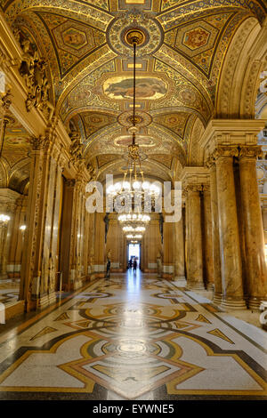 Opéra Garnier, fresques et plafond orné de Paul Baudry, Paris, France, Europe Banque D'Images