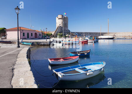 Port de Marciana Marina avec Torre Pisana Tower, Marciana Marina, île d'Elbe, province de Livourne, Toscane, Italie Banque D'Images