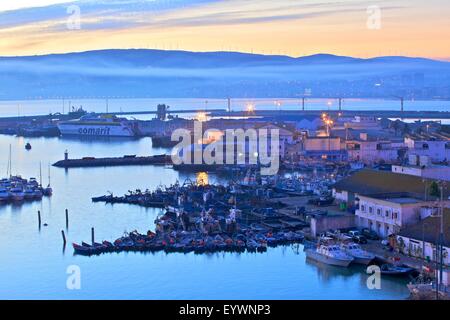 Le port de l'aube, Tanger, Maroc, Afrique du Nord, Afrique Banque D'Images