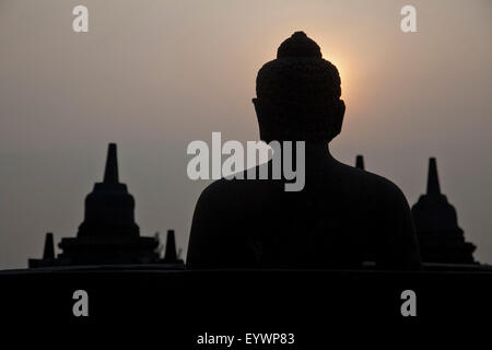 L'ancien Temple Bouddhique de Borobudur, Patrimoine Mondial de l'UNESCO, à proximité de Yogyakarta, Java, Indonésie, Asie du Sud, Asie Banque D'Images