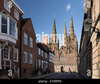 Avant de l'ouest, la cathédrale de Lichfield, Lichfield, Staffordshire, Angleterre, Royaume-Uni, Europe Banque D'Images