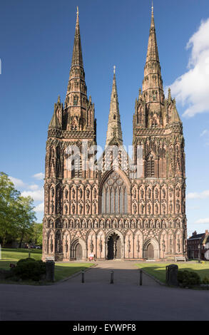 Avant de l'ouest, la cathédrale de Lichfield, Lichfield, Staffordshire, Angleterre, Royaume-Uni, Europe Banque D'Images