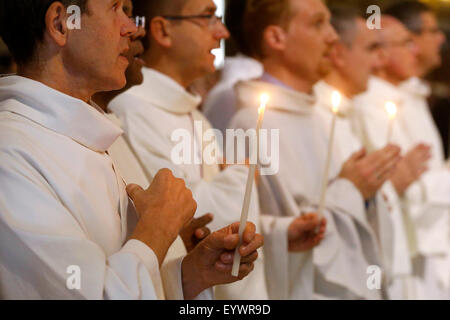 Ordinations en diacre de la cathédrale Notre Dame, Paris, France, Europe Banque D'Images