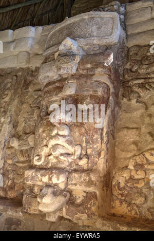 Temple des masques, avec 8 pieds de grand masque, Kohunlich, site archéologique maya, Quintana Roo, Mexique, Amérique du Nord Banque D'Images