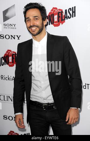 Amir Arison aux arrivées pour la premiere FLASH ET RICKI, AMC Loews Lincoln Square, New York, NY Le 3 août 2015. Photo par : Kristin Callahan/Everett Collection Banque D'Images