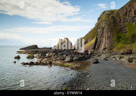 Une plage de galets entre les sections de la chaîne sur la chaîne à pied. Earlsferry Elie Banque D'Images