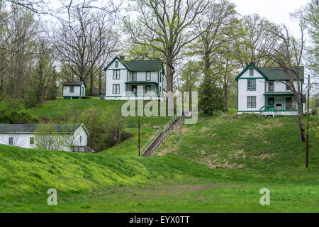 Des maisons pour les travailleurs et le contre-maître à l'écluse et barrage numéro 10 sur l'Ohio River à l'emplacement de l'état de Fort Boonesborough Banque D'Images