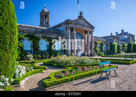 La terrasse de Bowood House dans le Wiltshire. Banque D'Images