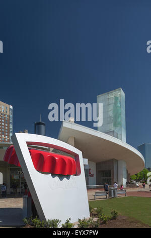 Décapsuleur GÉANT WORLD OF COCA COLA MUSEUM (©ROSSER 2005 FABRAP) PEMBERTON PLACE ATLANTA GEORGIA USA Banque D'Images