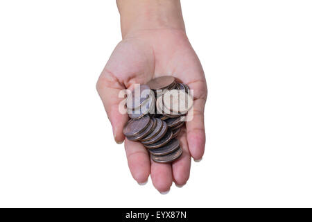 Les mains avec des pièces de monnaie thaï isolé sur fond blanc Banque D'Images