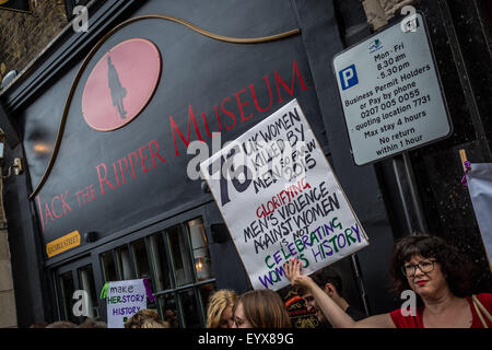 Londres, Royaume-Uni. 4 Août, 2015. Manifestations devant tout nouveau Musée Jack the Ripper sur le câble Street Crédit : Guy Josse/Alamy Live News Banque D'Images