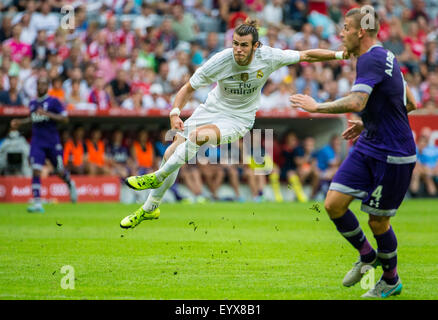 Munich, Allemagne. 4 Août, 2015. Real Madrid's Gareth Bale tire à 2:0 au cours de l'Audi Cup amical de football entre le Real Madrid et Tottenham Hotspur à Munich, Allemagne, 4 août 2015. Photo : Marc Mueller/dpa/Alamy Live News Banque D'Images