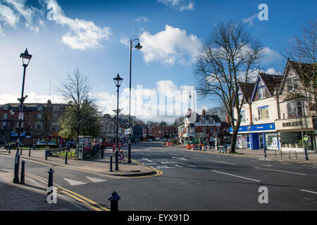 Alcester Road à Moseley qui est présenté dans la section urbaine de "Best Places to Live' Birmingham, UK Banque D'Images