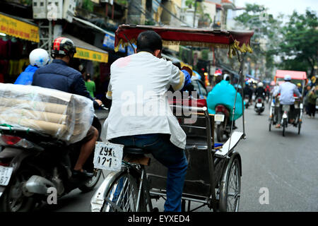 Location rickshaw vu de location de riksha, vieux quartier (aka le 36 rues), Hanoi, Vietnam Banque D'Images