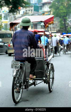 Location rickshaw vu de location de riksha, vieux quartier (aka le 36 rues), Hanoi, Vietnam Banque D'Images