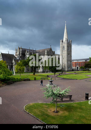 Jardin de la Cathédrale St Patrick, fondée 1191, Dublin, Irlande Banque D'Images