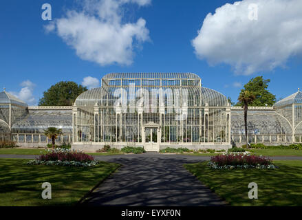 Le Glasshouse curviligne construit 1843-69, par Richard Turner, rénové en 2004, National Botanic Gardens, Glasnevin, Dublin, Irlande Banque D'Images