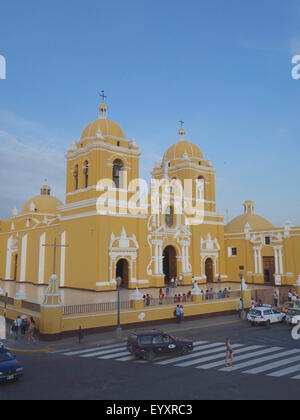 La Cathédrale de Trujillo, dans la Plaza de Armas de Trujilo, province de La Libertad, au Pérou. Banque D'Images