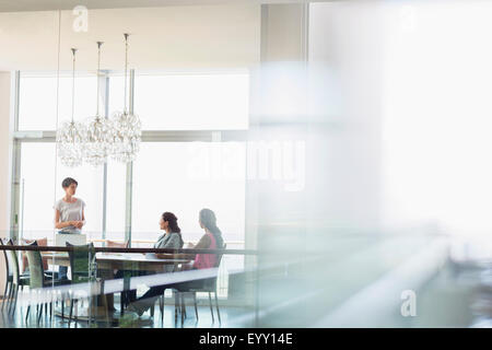 Businesswomen talking in conference room Banque D'Images