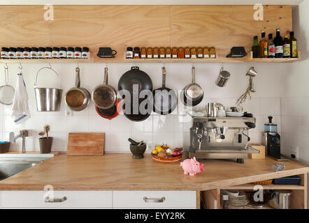 D'espace de comptoir et des ustensiles de cuisine moderne Banque D'Images