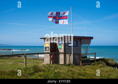 Sauveteur RNLI poste ci-dessus plage de Crooklets, Bude, Cornwall, England, UK Banque D'Images