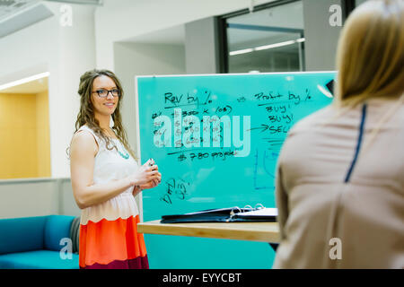 Caucasian businesswomen talking in office meeting Banque D'Images