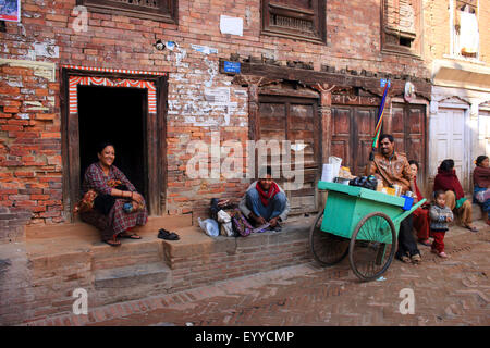 Les gens dans la vieille ville de Bhaktapur, Népal, Katmandou Banque D'Images