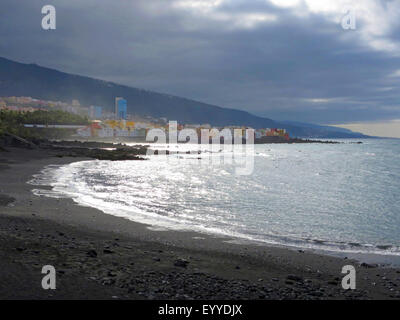 Playa Jardin, Punta Brava en arrière-plan, Iles Canaries, Tenerife, Puerto De La Cruz Banque D'Images