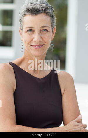 Close up of smiling woman wearing evening gown Banque D'Images