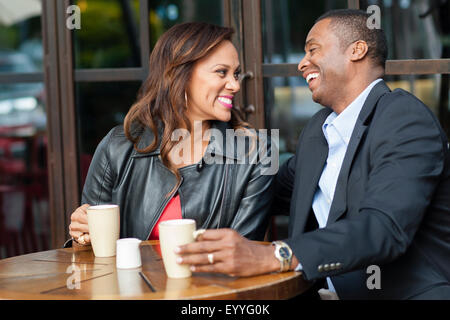 Couple drinking coffee at cafe Banque D'Images