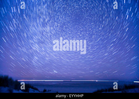 Startrails sur la mer du Nord, Allemagne, Basse-Saxe, Juist Banque D'Images