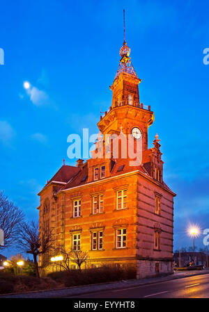 Ancien des autorités portuaires dans la soirée, l'Allemagne, en Rhénanie du Nord-Westphalie, Ruhr, Dortmund Banque D'Images