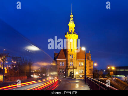 Ancien des autorités portuaires dans la soirée, l'Allemagne, en Rhénanie du Nord-Westphalie, Ruhr, Dortmund Banque D'Images