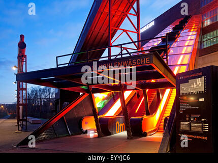 Passerelle d'illuminés, Musée de la Ruhr, Allemagne, Zollverein en Rhénanie du Nord-Westphalie, région de la Ruhr, à Essen Banque D'Images