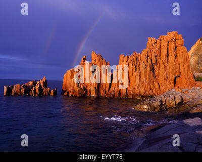 Plage de Rocce Rosse, roches de porphyre rouge, Italie, Sardaigne, Arbatax Banque D'Images